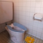 こども用のトイレでおしっこしようね